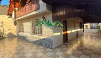 Casa para Venda em Nova Friburgo, Olaria, 5 dormitórios, 2 suítes, 3 banheiros, 4 vagas