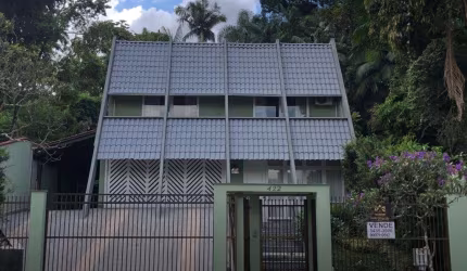 Casa com 2 quartos à venda na Rua Tubarão, 422, América, Joinville, 312 m2 por R$ 1.200.000