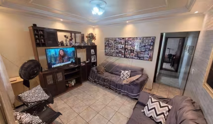 Casa a venda em Piracicaba, localizada no bairro Monte Cristo, próximo ao Vila Cristina, contendo 3 quartos.