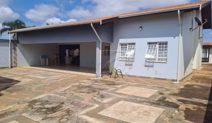 Casa a venda no bairro Dois Córregos, próximo a Havan e Av. 2 córregos, com 1100 m2 e terreno (17 x 64,7) e 320 m2 e construção.