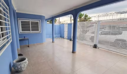 Casa de esquina com piscina no Bairro Jardim Europa