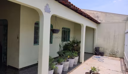 Casa no cpa III - com 03 quartos (01 suíte) e edícula