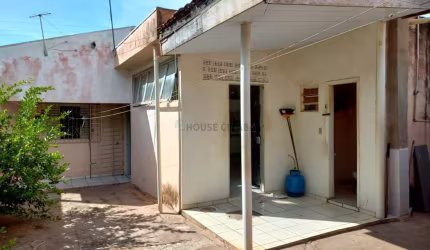 Casa com 2 quartos à venda na Rua Dezesseis, 31, Bela Vista, Cuiabá, 130 m2 por R$ 240.000