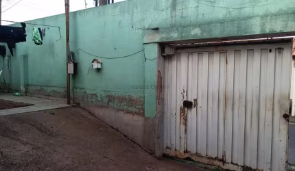 Casa no bairro Pedregal próximo da Av. do Muinho.