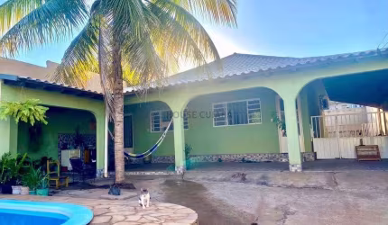 Linda casa, mobiliada, recém reformada, com 3 quartos