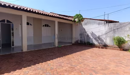 Vendo casa no Bairro Jardim Universitário