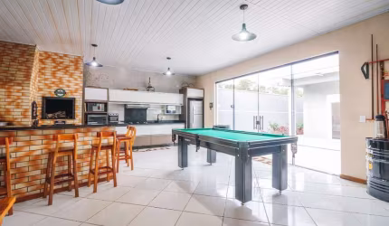 Casa de Rua com Edícula, Piscina e 3 quartos à venda e locação, 263 m² - Centro - Quatro Barras/PR