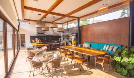 Casa Luxuosa com Vista para o Jardim, 4 Suítes, Venda, 778 m² - Santa Felicidade - Curitiba/PR
