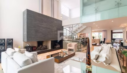 Casa Alto Padrão em Condomínio Fechado, 4 Suítes, 476 m² – Campo Comprido – Curitiba/PR