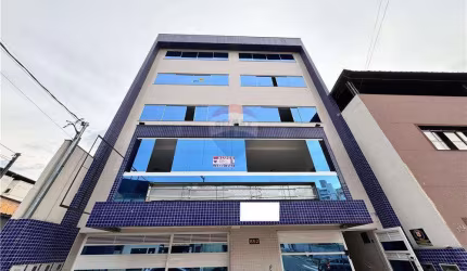 Conjunto de salas na Rua Américo Lôbo no bairro Santa Terezinha com 220m², 2 banheiros e elevador.