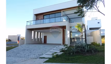 Casa de Alto padrão com quatro quartos, sendo quatro suítes á venda no Alfhaville.