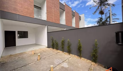 Casa com 3 quartos no Iririú em Joinville