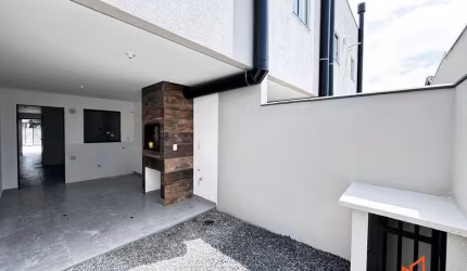Casa com 3 quartos no Iririú em Joinville