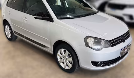 Volkswagem polo 1.6 sportline - completo - periciado - pneus bons - controle de som no volante - pad