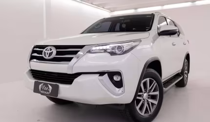 Toyota hilux sw4  2.8 srx 4x4 aut.  - branca - 2018/2019