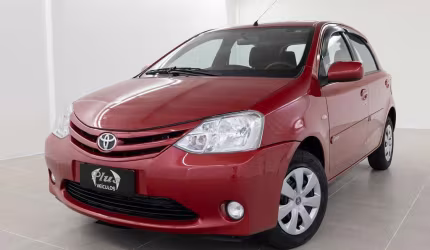 Toyota etios 1.3 hatch xs - vermelha - 2012/2013