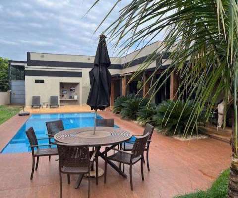 Casa com terreno de 1020 m2 em condomínio