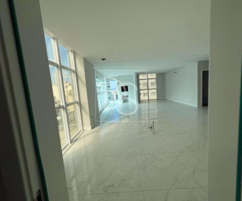 Apartamento com 3 suites a venda no Edifício Porto Cali em Meia Praia - Itapema.