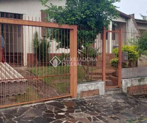 Casa com 3 quartos à venda na Zeferino Dutra, 65, Passo das Pedras, Porto Alegre