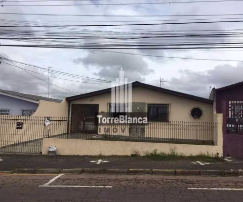 Residência com 2 quartos e edícula em Uvaranas