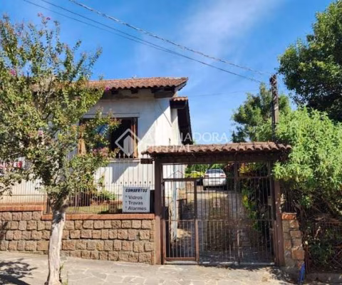 Casa com 3 quartos à venda na Rua Atílio Supertti, 287, Vila Nova, Porto Alegre