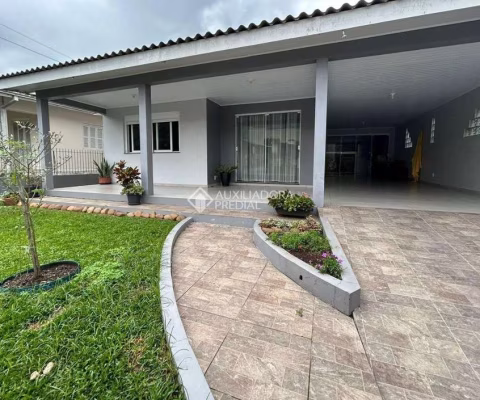 Casa com 3 quartos à venda na Rua Osvaldo Aranha, 601, Floresta, Estância Velha