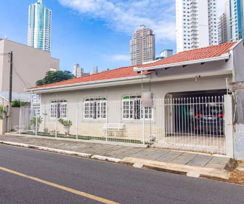Casa à venda no centro de Balneário Camboriú