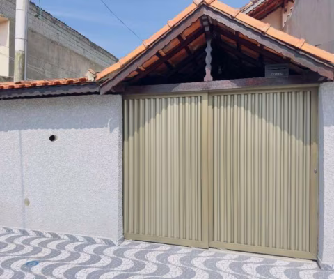 Casa espaçosa na Vila Tupi, Praia Grande! 2 quartos (1 suíte , sala , cozinha  gourmet, área de lazer c/ churrasqueira, garagem coberta p/ 2 carros. Acabamento refinado  disponível. Agende sua visita!