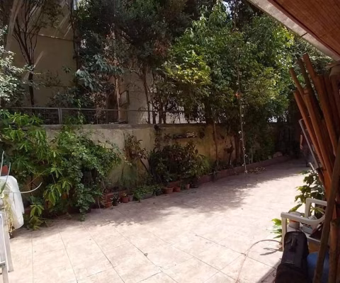 Ótimo Terreno Cidade Baixa, 480,48 m². Plano, com 2 casas em cima.