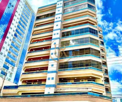 Apartamento a 50 metros do mar no bairro Meia Praia