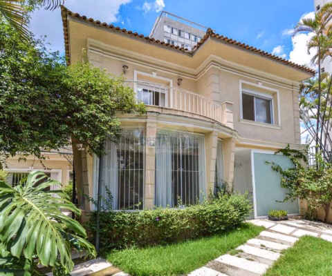 Casa de vila, com 380m² , 4 quartos (2 suítes) , 4 banheiros, elevador, com sala para 4 ambientes
