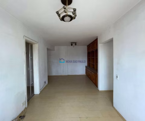 Apartamento com 02 dormitórios; região Chácara Inglesa.