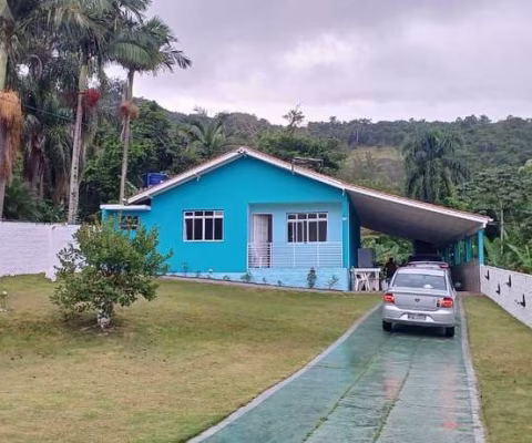 Casa a venda de 03 Dormitórios 01 Suíte com terreno de 1.190 metros quadrados na Gamboa -SC