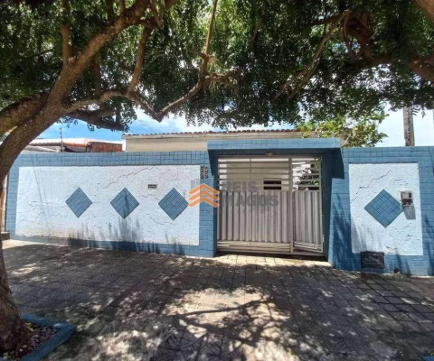 Uma Excelente Casa Para Venda No Bairro Neópolis, Com 150m² de área construída, Na Rua Araponga, Conj. Pirangi, Primeira Etapa, Composta Por Garagem a