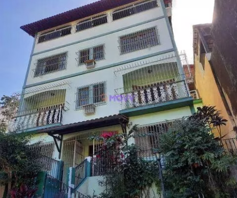 Casa de 3 andares e cobertura com salão para eventos.