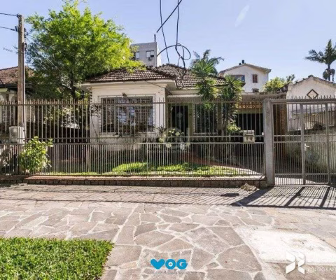 Casa para Venda - 198m², 3 dormitórios, sendo 1 suites, 4 vagas - Petrópolis