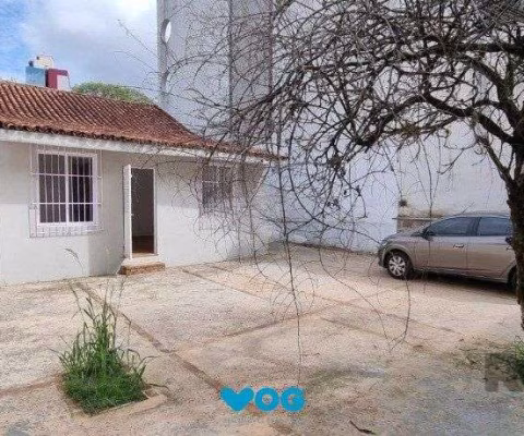 Casa de 2 dormitórios no bairro Petrópolis