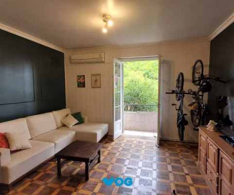 Amplo apartamento no bairro Petrópolis de 3 dormitórios