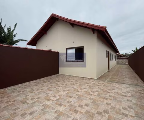 Imperdível oportunidade: Casa à venda em Itanhaém-SP, bairro Loty, 2 quartos, 1 suíte, 2 salas, 4 vagas, 60m²!