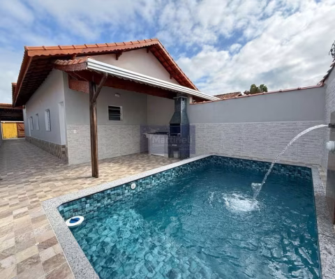 Casa à venda em Mongaguá-SP, Jardim Praia Grande: 2 quartos, 1 suíte, 2 vagas, 84,60m² de área.