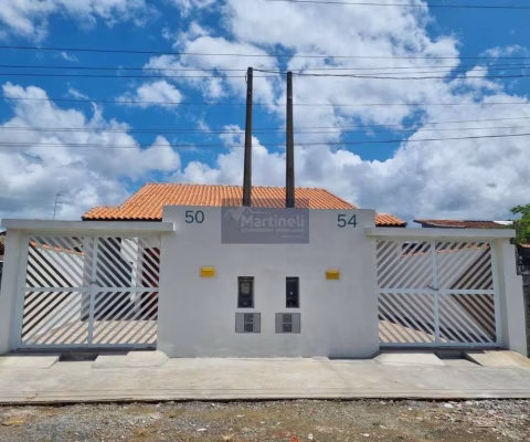 Imperdível: Casa à venda em Itanhaém-SP, Jardim Grandesp! 2 quartos, 1 suíte, 2 vagas, 62m². Venha conferir!