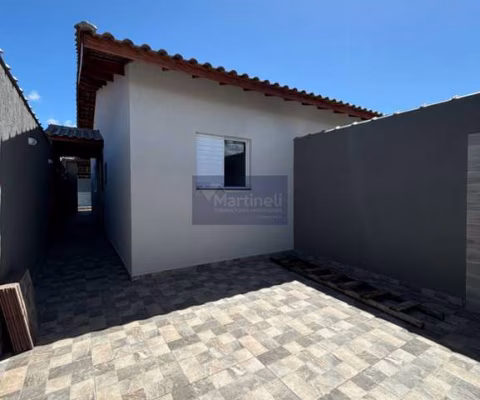 Imperdível oportunidade! Casa à venda em Itanhaém-SP, bairro Tupy. 2 quartos, 1 suíte, 1 sala, 3 banheiros, 2 vagas de garagem, 65 m².
