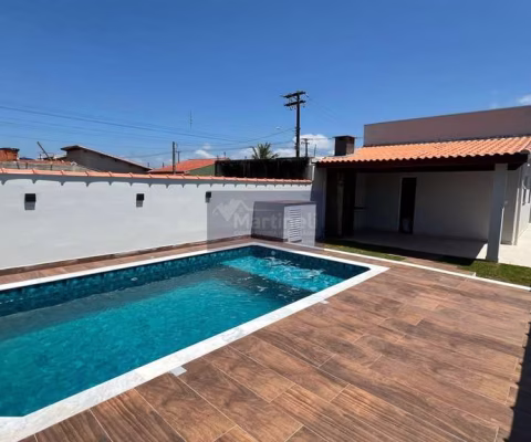 Casa à venda em Itanhaém-SP, bairro Cibratel 1: 2 quartos, 1 suíte, 1 sala, 3 vagas de garagem, 90,00 m².