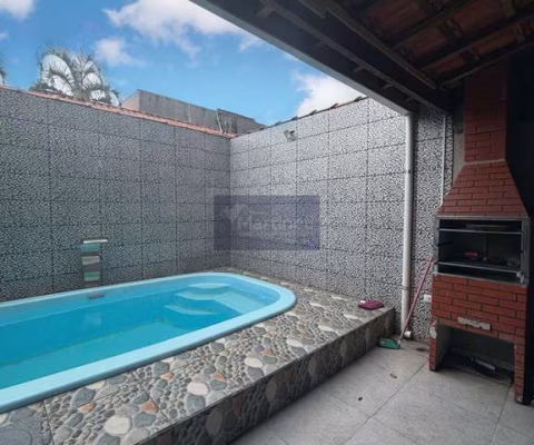 Imperdível oportunidade de adquirir uma casa com 3 quartos e 2 suítes em Itanhaém-SP, bairro Santa Terezinha, 70m².