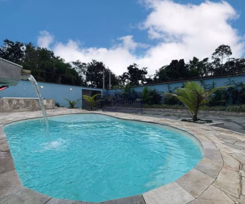 Casa à venda em Itanhaém-SP, bairro Santa Terezinha: 4 quartos, 2 suítes, 2 salas, 4 banheiros, 6 vagas de garagem, 95m².