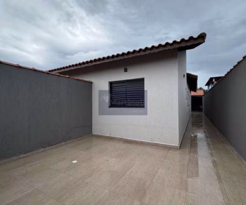 Imperdível Casa à Venda em Itanhaém-SP, Bairro Tupy: 2 Quartos, 1 Suíte, 1 Sala, 2 Banheiros, 2 Vagas, 63m² de Área