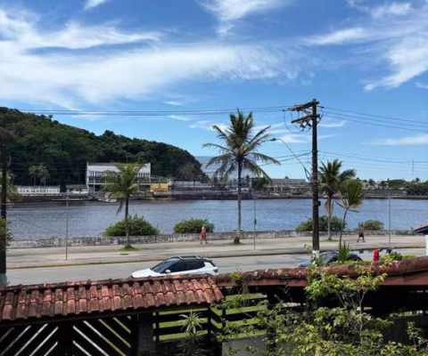 Imperdível oportunidade: Casa à venda em Itanhaém-SP, Centro, 5 quartos, 2 suítes, 2 salas, 5 banheiros, 4 vagas, 140m²!