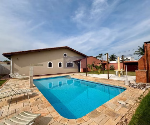 Imperdível oportunidade de adquirir casa de 4 quartos em Grandesp, Itanhaém-SP: 1 suíte, 1 sala, 2 banheiros, 219,42 m² de área.