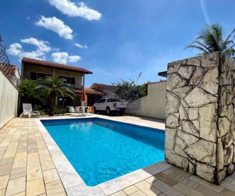 Imperdível! Casa à venda em Itanhaém-SP, bairro Grandesp: 2 quartos, 2 salas, 2 banheiros, 171m² de área.