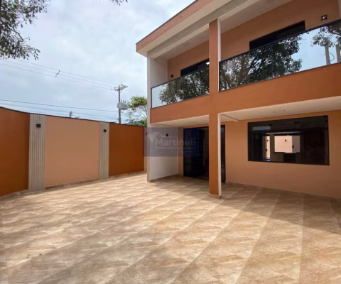 Imperdível oportunidade de adquirir casa em Suarão, Itanhaém-SP, com 3 quartos, 3 suítes, 2 salas, 4 banheiros, 3 vagas de garagem e 115,00 m² de área.